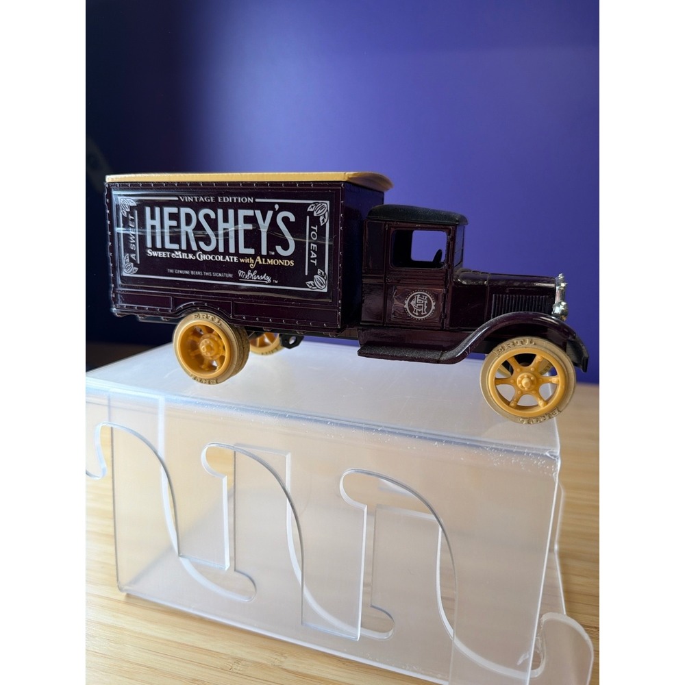 Ertl Hershey's 1931 Hawkeye Truck Coin Bank w Key Vintage Edition